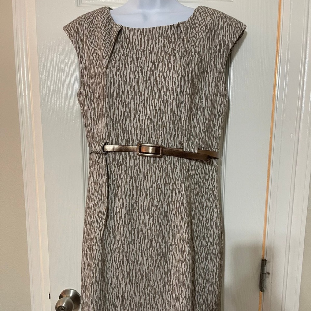 Dress with detailed neckline, belt attached